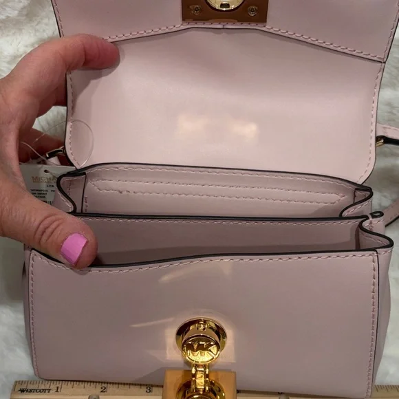 Michael Kors Light Pink Clutch with Gold Chain - Picture 7 of 10